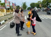 Ramadhan Berbagi, Polres Brebes Bagikan Takjil kepada Masyarakat 