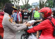 Polres Magelang Kota Bagikan Takjil dan Berikan Imbauan Tertib Berlalulintas