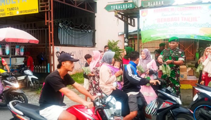 Anggota Koramil 10/ Candimulyo Bersama Persit Ranting 11 Bagikan Takjil
