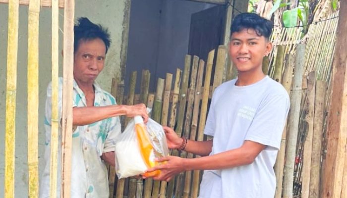 Komunitas Pintu Literasi Berbagi Kasih Kepada Duafa