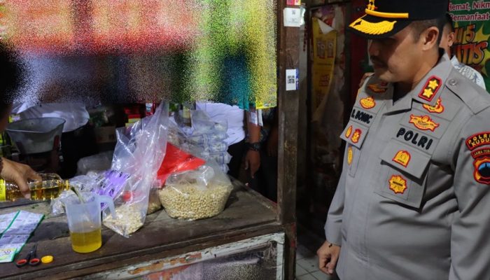 Kapolres Kudus Pimpin Pengecekan Bahan Pokok di Pasar Bitingan