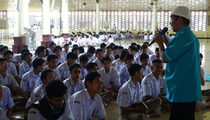 Pesantren Kilat Membentuk Karakter Akhlakul Karimah