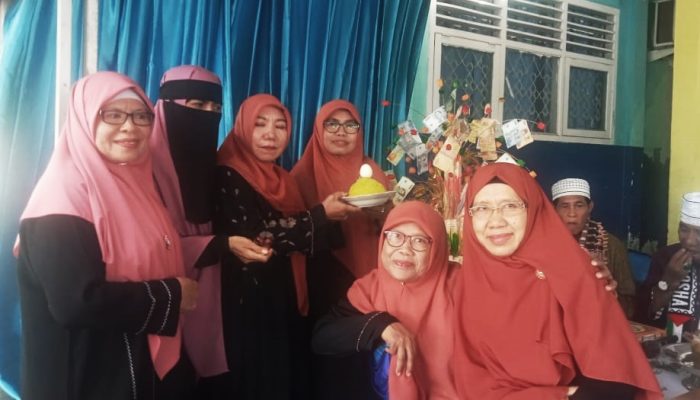 SMP Negeri 6 Kota Ternate Gelar Khatam Qur’an, Doa Selamatan dan Pemberian Santunan