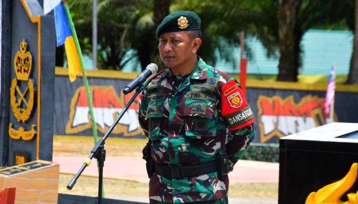 Komandan Satgas Pamtas Yonarmed 11 Kostrad Resmikan Tugu Perbatasan