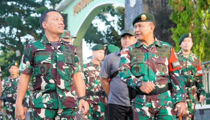 Kasdam VI/Mulawarman Kunjungi Pos Kotis Satgas Pamtas Yonarmed 11 Kostrad