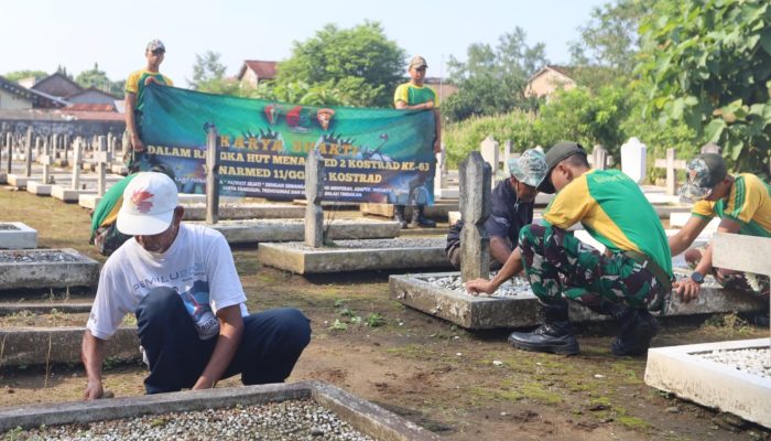 Prajurit Yonarmed 11/GG/2/2 Kostrad Laksanakan Karya Bakti di TMP Giri Dharmo Loyo