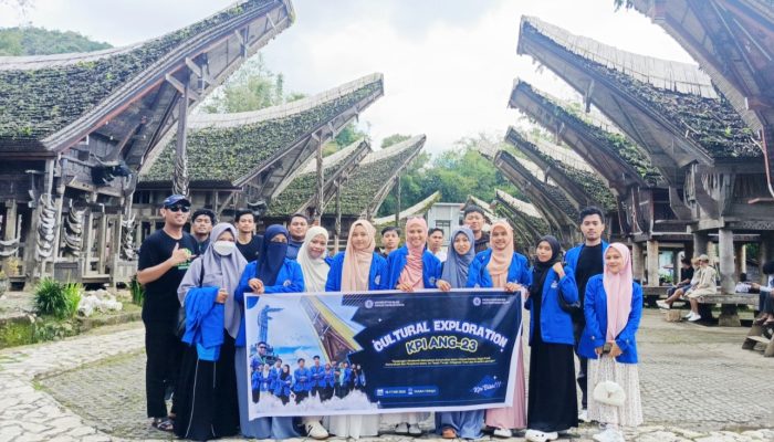 Eksplorasi Budaya, Mahasiswa dan Dosen KPI UIAD Kunjungi Tana Toraja