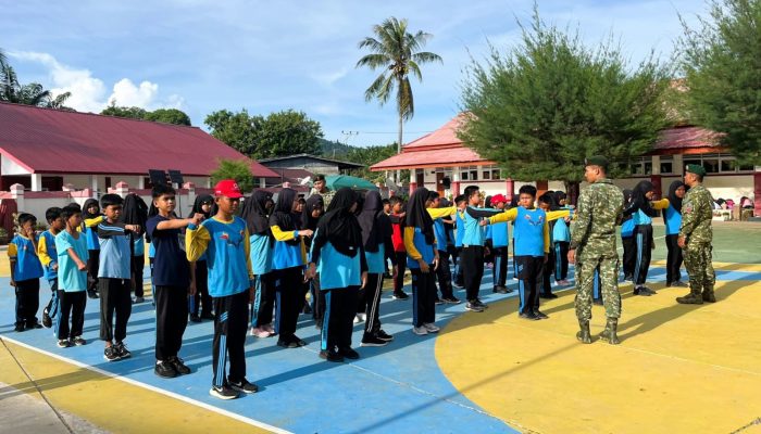 Satgas Pamtas Yonarmed 11 Kostrad Tanamkan Jiwa Kebangsaan Kepada Pelajar SD