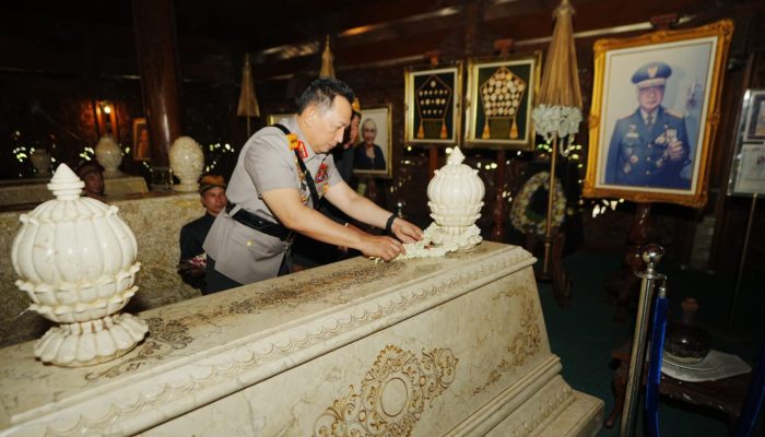 Rangkaian Hari Bhayangkara ke-79, Kapolri Ziarah ke Makam Presiden RI ke-2