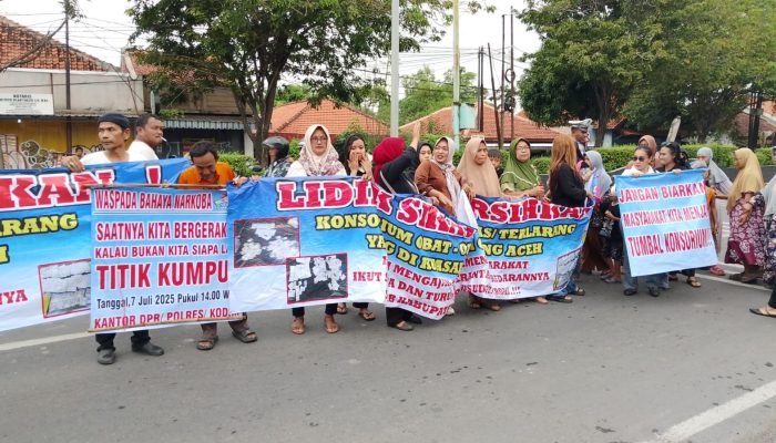 Desak Penindakan Peredaran Obat Daftar G, Ratusan Massa Geruduk DPRD Brebes
