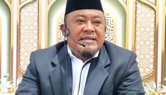 MUI Sinjai Tanggapi Kades Bonto Viral Pakai Sepatu di Mesjid