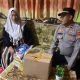 Selamatkan Bocah Tenggelam, Ibu Rumah Tangga Warga Pulau Sembilan Sinjai Terima Penghargaan Kapolres