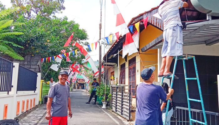 Sambut Moment Agustusan, Warga Karet Indah Percantik Lingkungan