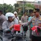 Polres Kudus Bagikan 1.000 Bendera Merah Putih Kepada Masyarakat