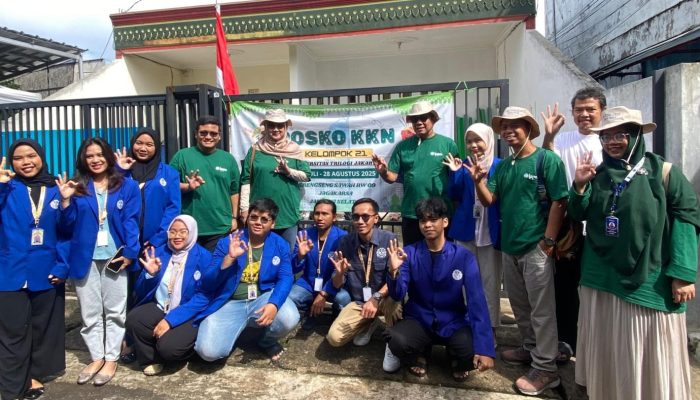 Rektor Universitas Trilogi Tinjau KKN di Srengseng Sawah