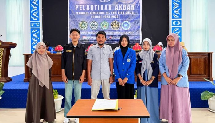 Dekan FTIK UIAD Sinjai Lantik Pengurus HIMAPRODI Periode 2025-2026