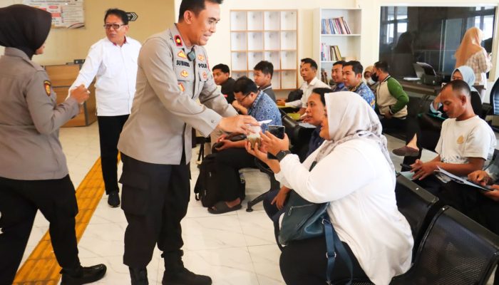 Siapkan Makanan Gratis untuk Pemohon SKCK, Polres Mojokerto Kota Hadirkan Layanan Prima yang Humanis