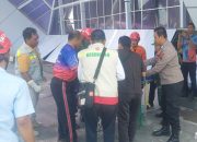 Aksi Cepat Petugas Evakuasi Korban Ambruknya Atap Teras KPT Brebes