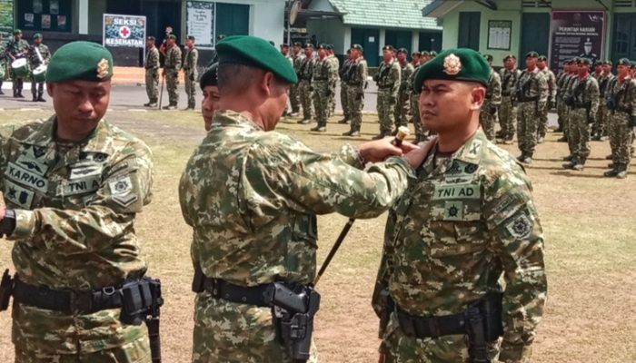 Tongkat Komando Yonarmed 11 Kostrad, Resmi Disandang Mayor Arm Ananto Kristowo