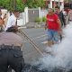 Aksi Terpuji Polisi Sinjai, Bersihkan Jalan Usai Unjuk Rasa Mahasiswa