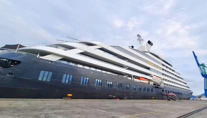 Kapal Pesiar Scenic Eclipse II Kunjungi Ternate, Pelindo Regional 4 Sambut Wisatawan
