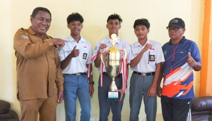 SMA Negeri 4 Ternate Raih Juara Umum Kejuaraan Atletik Pelajar