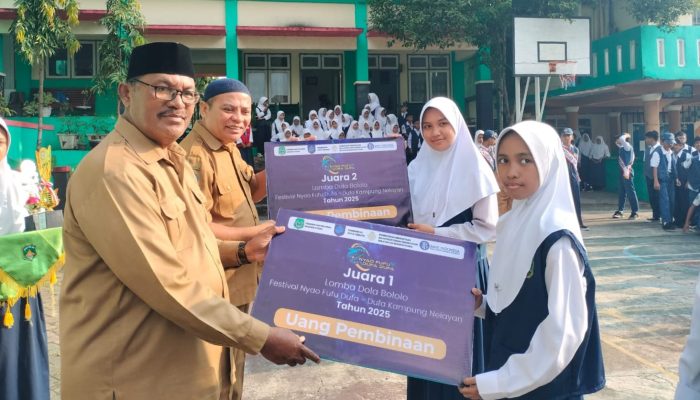SMP Islam 1 Kota Ternate Bagikan Hasil UTS Siswa