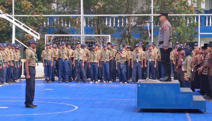 Pimpin Upacara di SMK Muhammadiyah 1, Begini Pesan Kapolsek Bandongan