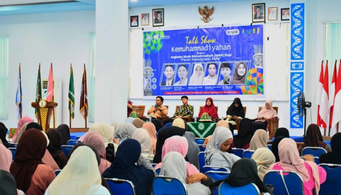Ratusan Mahasiswa UIAD Dikenalkan Profil AMM Dalam Talk Show Kemuhammadiyahan