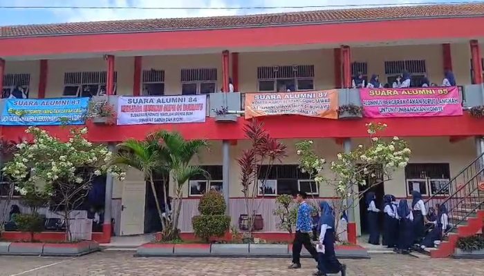 Geruduk Sekolah Pasca Demo, Wali Murid dan Alumni SMPN 1 Bumiayu Desak Bubarkan Komite Sekolah