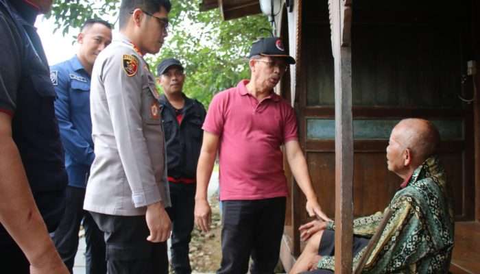 Kapolresta Magelang Tinjau Lokasi Longsor dan Pengungsian Warga di Desa Ngadiharjo Borobudur