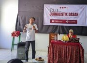 Wakil Ketua SMSI Sinjai Bekali Mahasiswa UMSi Teknik Wawancara Jurnalistik Dasar