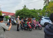 Polres Sinjai Gandeng Ormas, Bagikan Takjil Gratis ke Pengendara