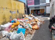 Tumpukan Sampah Membusuk, Ganggu Kenyamanan Pelaksana Ibadah Puasa