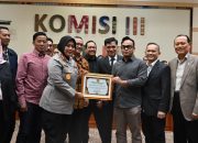 Kawal Penyelesaian Konflik Hingga Damai, Kapolres Bekasi Terima Penghargaan dari Komisi III DPR RI