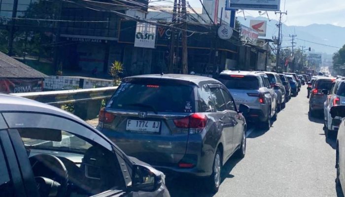 Libur Nyepi dan Arus Mudik, Jalur Puncak Bogor Dipadati Kendaraan