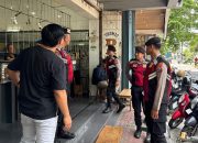 Ciptakan Rasa Aman, Personel Polres Kediri Kota Patroli Jalan Kaki