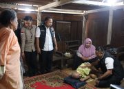 Polres Salurkan Bantuan Sembako kepada Warga Prasejahtera di Sinjai Utara