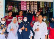 Dinkes Sinjai Gelar Pembinaan Pekerja Perempuan Sehat Produktif di Sentra Industri Kue Melati Rosma