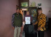 BAZNAS Brebes Salurkan Bantuan Kursi Roda untuk Warga Lansia di Pesantunan