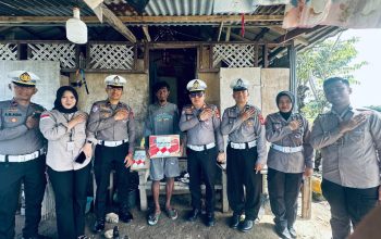 Ringankan Beban Warga, Polres Sinjai Salurkan Bantuan Sosial