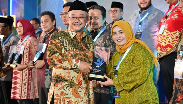 Diterima Langsung Bupati, Kemendikdasmen Anugerahi Sinjai Penghargaan Nasional di Hardiknas 2026