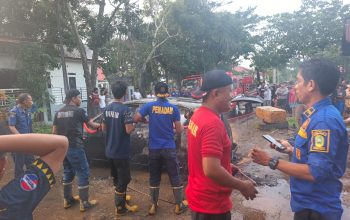 Percikan Las Diduga Picu Kebakaran Mobil di Bengkel Sinjai, Kerugian Capai Rp80 Juta