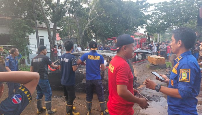 Percikan Las Diduga Picu Kebakaran Mobil di Bengkel Sinjai, Kerugian Capai Rp80 Juta